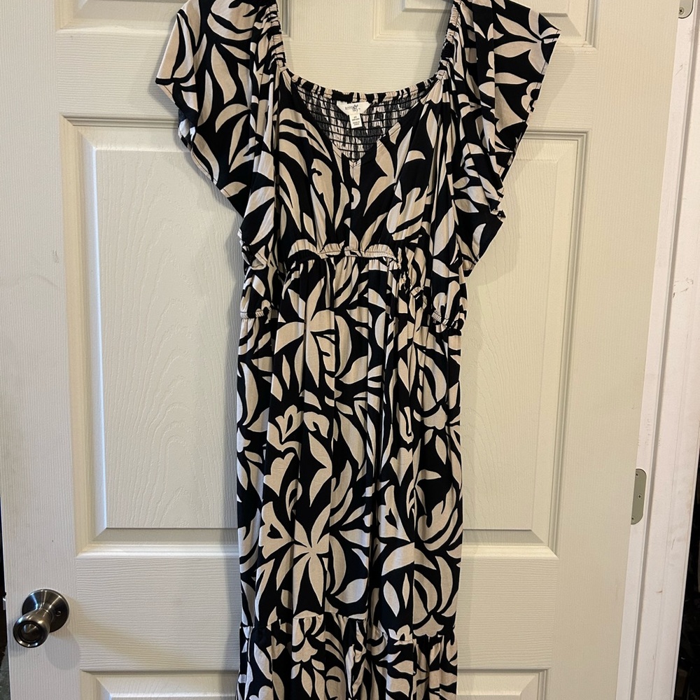 Elegant Black and Cream Women's Dress